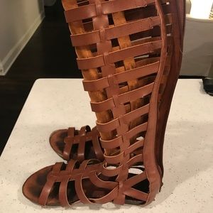 MIA tall gladiators in brown